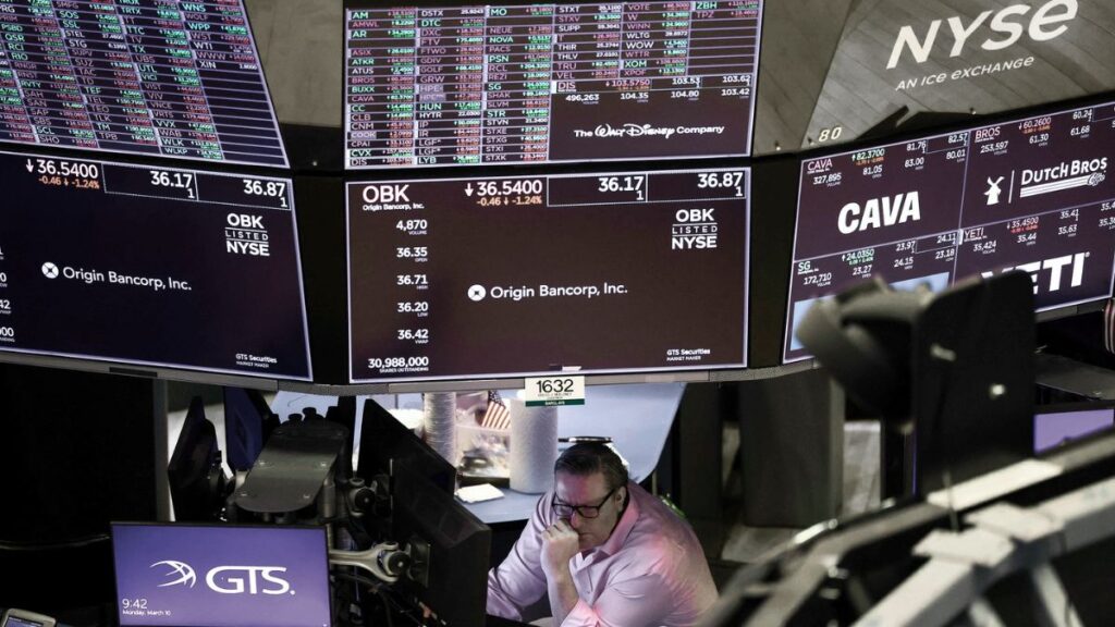 US stock market loses $4 trillion